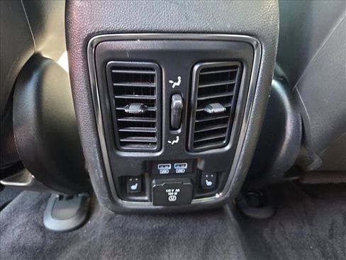 Used 2016 Jeep Grand Cherokee Limited w/ Luxury Group II AWD/4WD image 18
