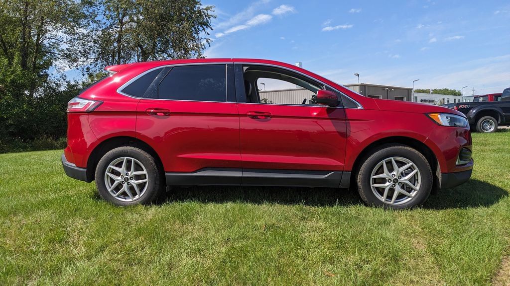 Certified 2024 Ford Edge SEL w/ Convenience Package AWD/4WD image 2