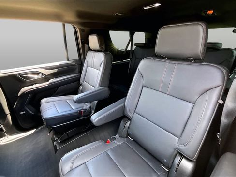 Used 2021 Chevrolet Suburban RST w/ Luxury Package AWD/4WD image 19