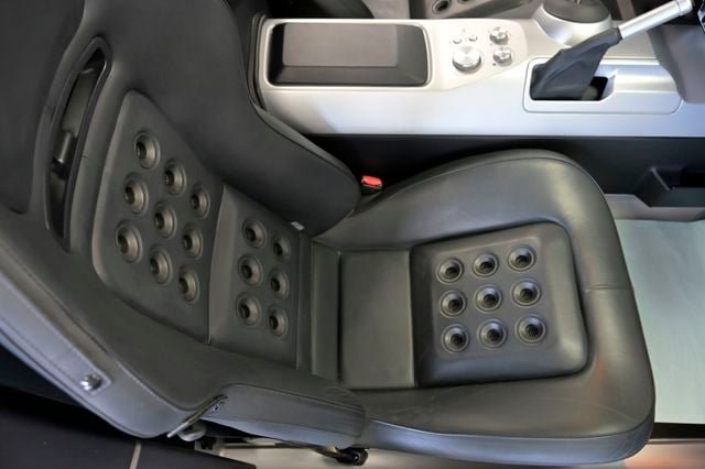 Used 2006 Ford GT RWD image 42
