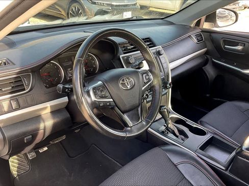 Used 2016 Toyota Camry SE image 17
