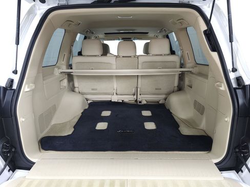 Used 2021 Lexus LX 570 4WD w/ Luxury Package image 8
