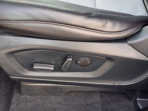 Used 2023 Ford Explorer XLT w/ Equipment Group 202A image 4