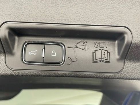 Used 2022 Ford Explorer XLT w/ Equipment Group 202A image 47