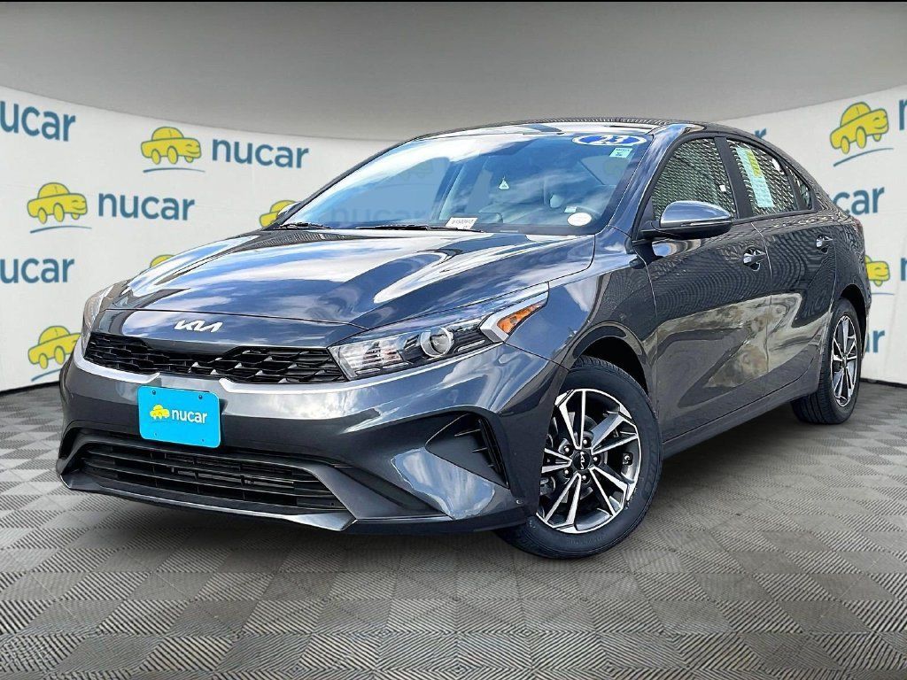 Used 2023 Kia Forte LXS w/ LXS Technology Package FWD image 2