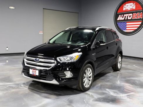 Used 2017 Ford Escape Titanium image 3