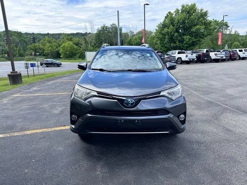 Used 2018 Toyota RAV4 XLE AWD/4WD image 8