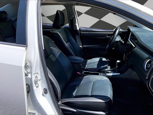 Used 2018 Toyota Corolla XLE FWD image 6