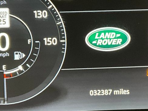 Used 2017 Land Rover Range Rover HSE image 17