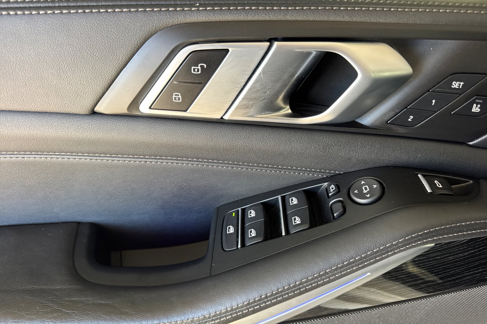 Used 2024 BMW X5 xDrive40i w/ M Sport Package AWD/4WD image 11