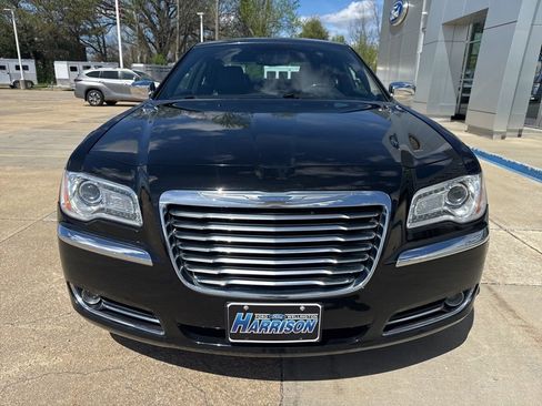 Used 2013 Chrysler 300 C image 30