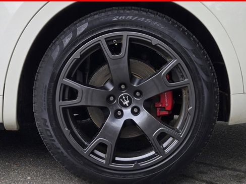 Used 2019 Maserati Levante image 3