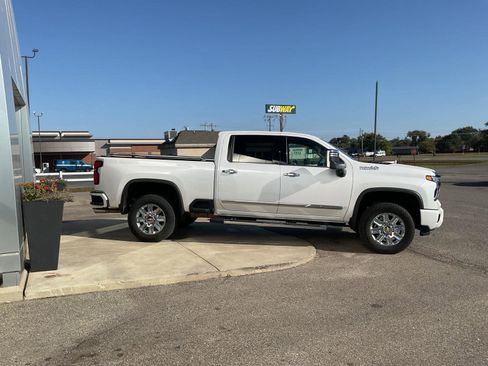 Used 2024 Chevrolet Silverado 3500 High Country w/ High Country Premium Package image 6