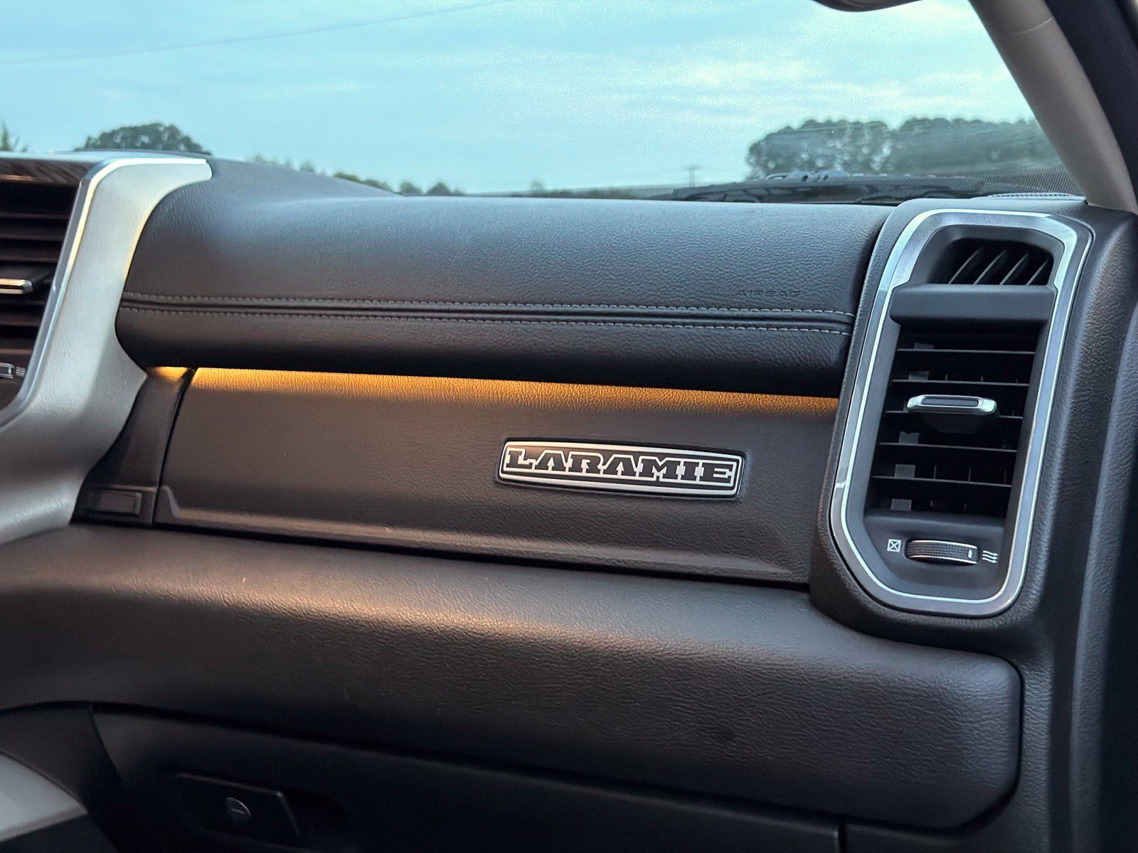 Used 2019 RAM 1500 Laramie AWD/4WD image 37