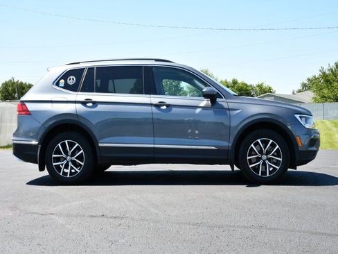 Used 2021 Volkswagen Tiguan SE w/ Panoramic Sunroof Package FWD image 8