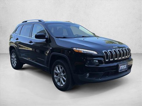 Used 2018 Jeep Cherokee Latitude Plus w/ Comfort/Convenience Group AWD/4WD image 3