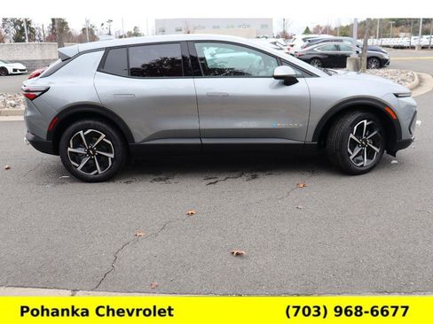 New 2026 Chevrolet Equinox EV LT image 8