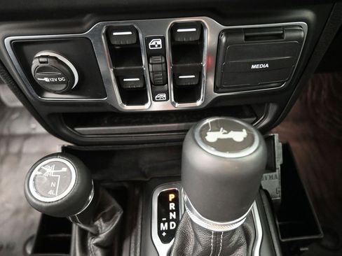 Used 2024 Jeep Wrangler Sahara w/ Technology Group image 9