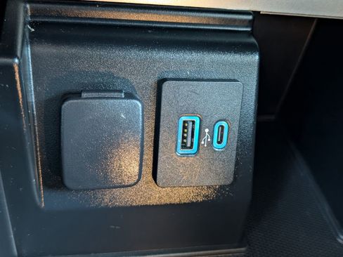 Used 2020 Ford Explorer XLT w/ Equipment Group 202A image 22