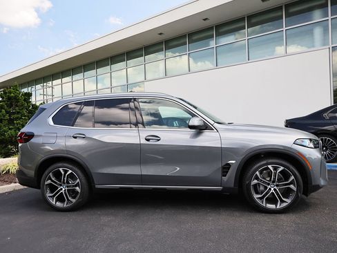 New 2026 BMW X5 xDrive40i w/ Premium Package AWD/4WD image 4