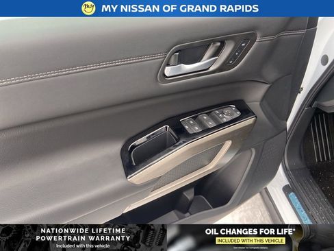 New 2025 Nissan Pathfinder Platinum image 12