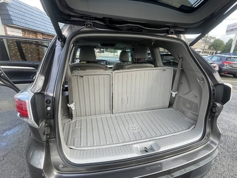 Used 2014 Toyota Highlander XLE AWD/4WD image 21