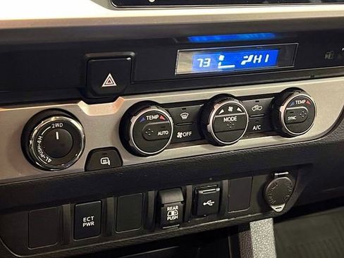 Used 2022 Toyota Tacoma SR5 AWD/4WD image 30