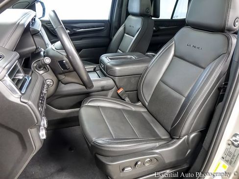 Used 2024 GMC Yukon Denali w/ Advanced Technology Package AWD/4WD image 9