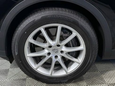 Used 2024 Porsche Cayenne Coupe AWD/4WD image 14