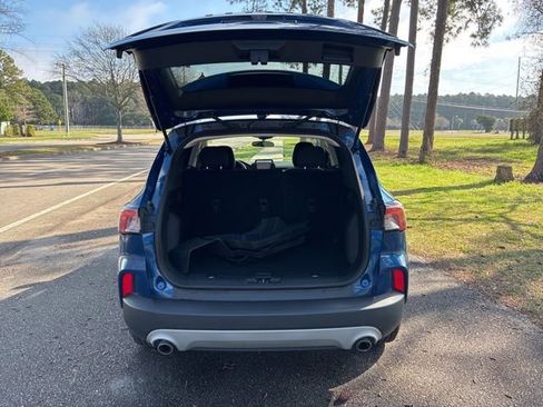 Used 2022 Ford Escape SE image 18