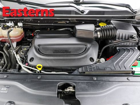 Used 2023 Chrysler Voyager LX image 7