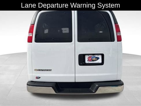 Used 2025 Chevrolet Express 3500 LT w/ LT Preferred Equipment Group image 7