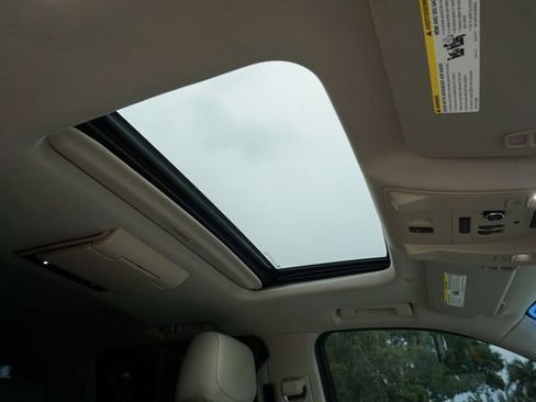 Used 2019 Cadillac Escalade ESV Luxury RWD image 8