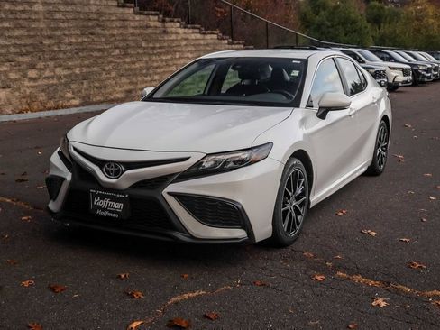 Used 2024 Toyota Camry SE image 10