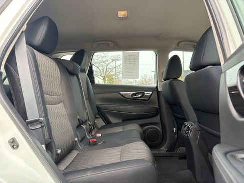 Used 2018 Nissan Rogue S image 11