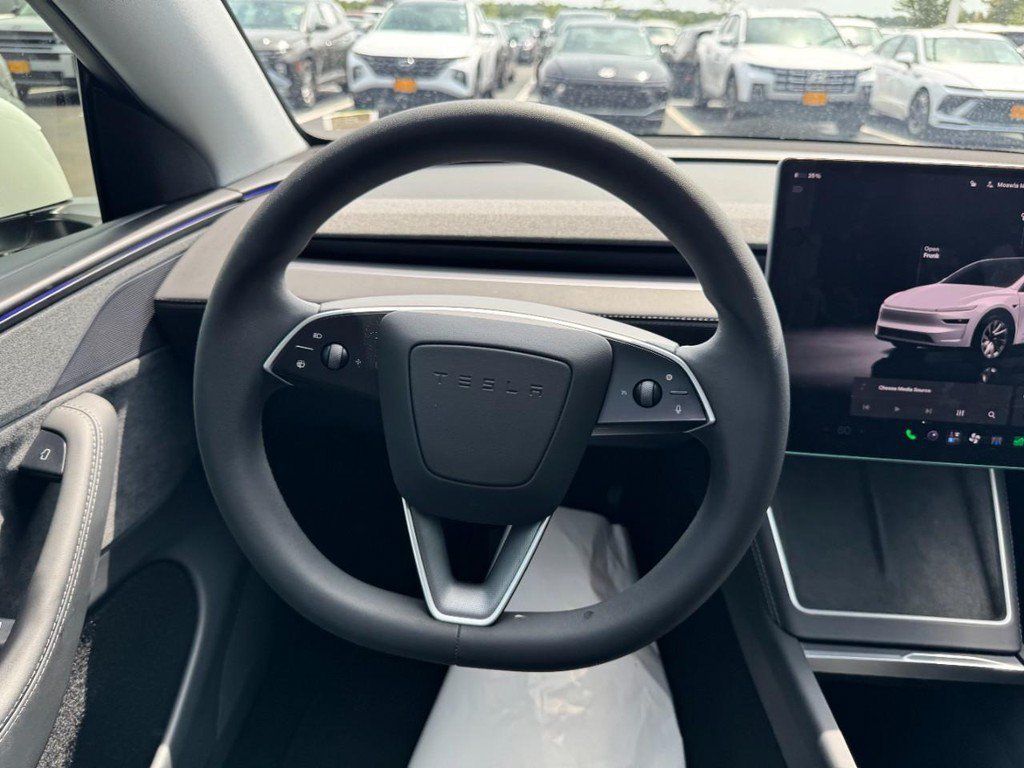 Used 2026 Tesla Model Y Long Range AWD/4WD image 8