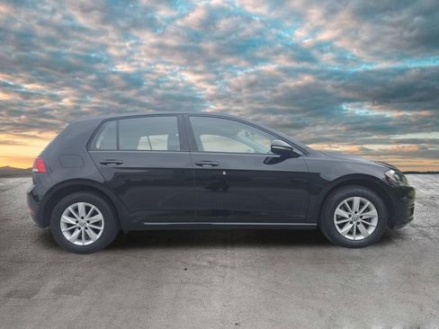 Used 2018 Volkswagen Golf S FWD image 9