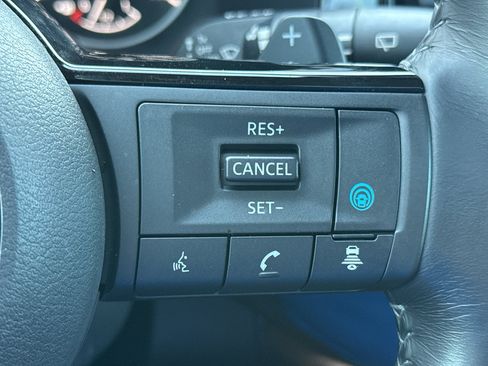 Used 2023 Nissan Pathfinder Platinum w/ Black Appearance Package FWD image 19