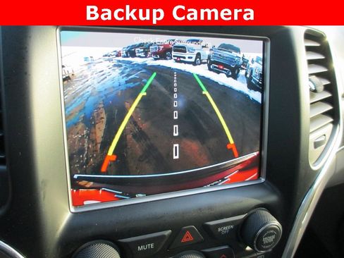 Used 2018 Jeep Grand Cherokee Overland image 14