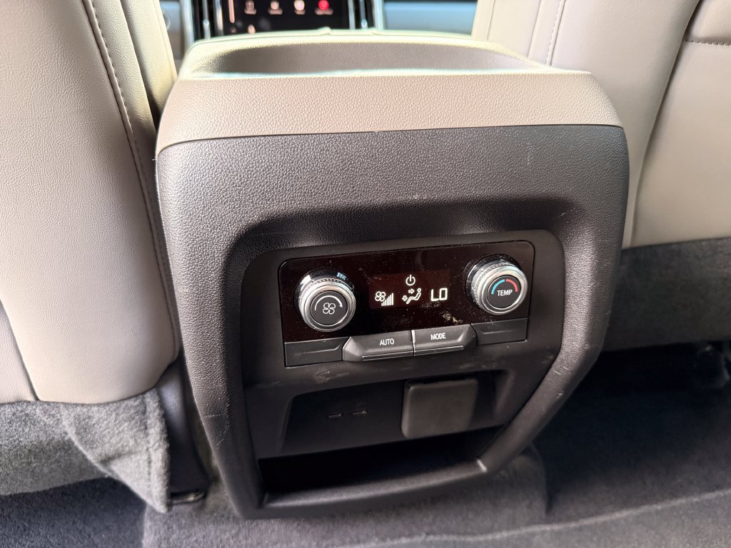 Used 2026 GMC Acadia Elevation w/ Elevation Premium Package FWD image 25