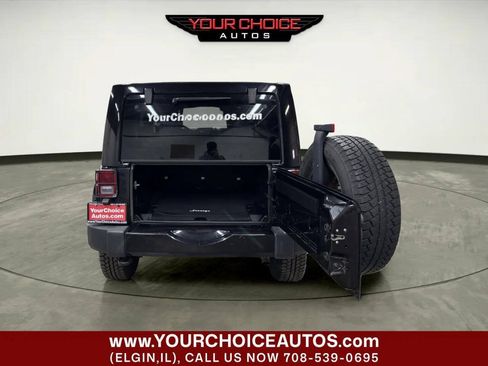 Used 2015 Jeep Wrangler Unlimited Sahara AWD/4WD image 5