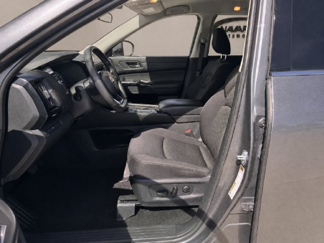 Used 2024 Nissan Pathfinder SV FWD image 11