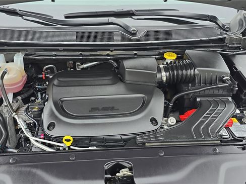 Used 2025 Chrysler Pacifica Select FWD image 28