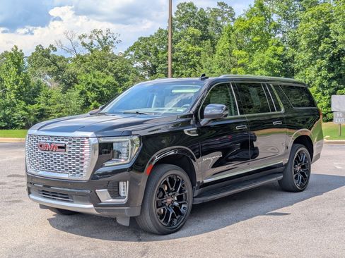 Used 2023 GMC Yukon XL Denali RWD image 5