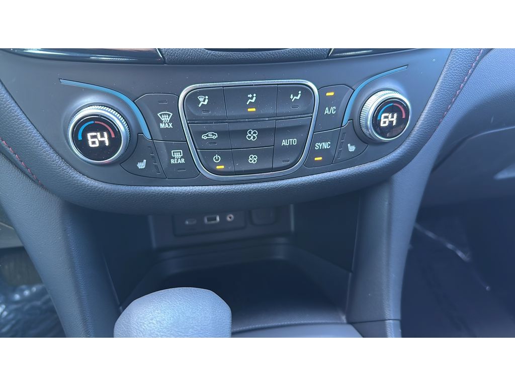 Used 2022 Chevrolet Equinox RS w/ RS Leather Package AWD/4WD image 16