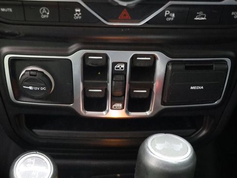 Used 2022 Jeep Wrangler Unlimited Sahara image 23