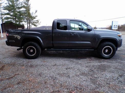 Used 2020 Toyota Tacoma TRD Sport image 5