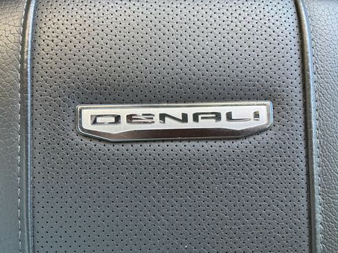 Used 2024 GMC Sierra 2500 Denali w/ Denali Reserve Package AWD/4WD image 19