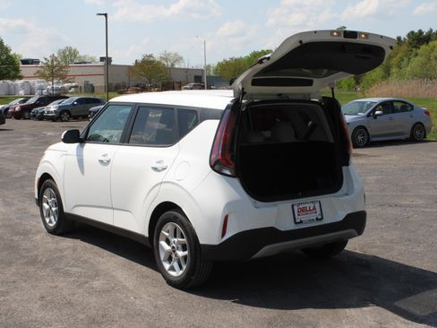 Used 2023 Kia Soul LX w/ LX Technology Package FWD image 7