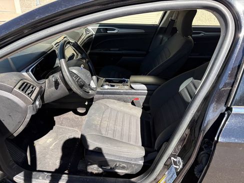 Used 2019 Ford Fusion SE FWD image 16